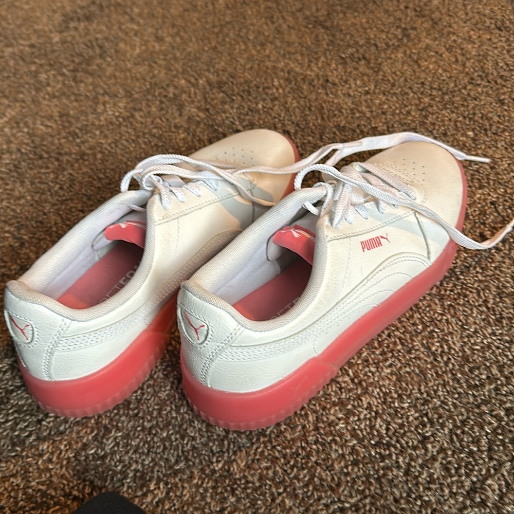 Women’s barely worn soft foam sneakers size 9